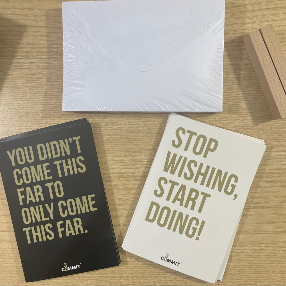 Commit 30 Motivate Cards Set with Display Stand